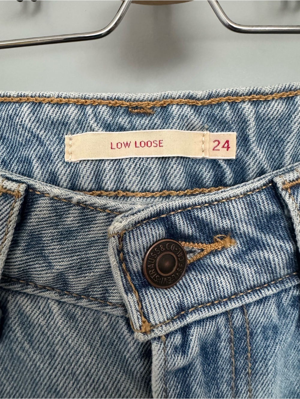 Levi’s Low Loose in Light Wash - Picture 11 of 11